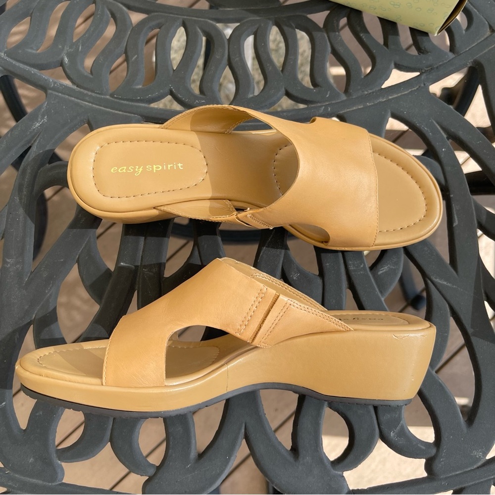 Easy Spirit Esthompson light brown / nude camel leather slip-on flat wedge sanda